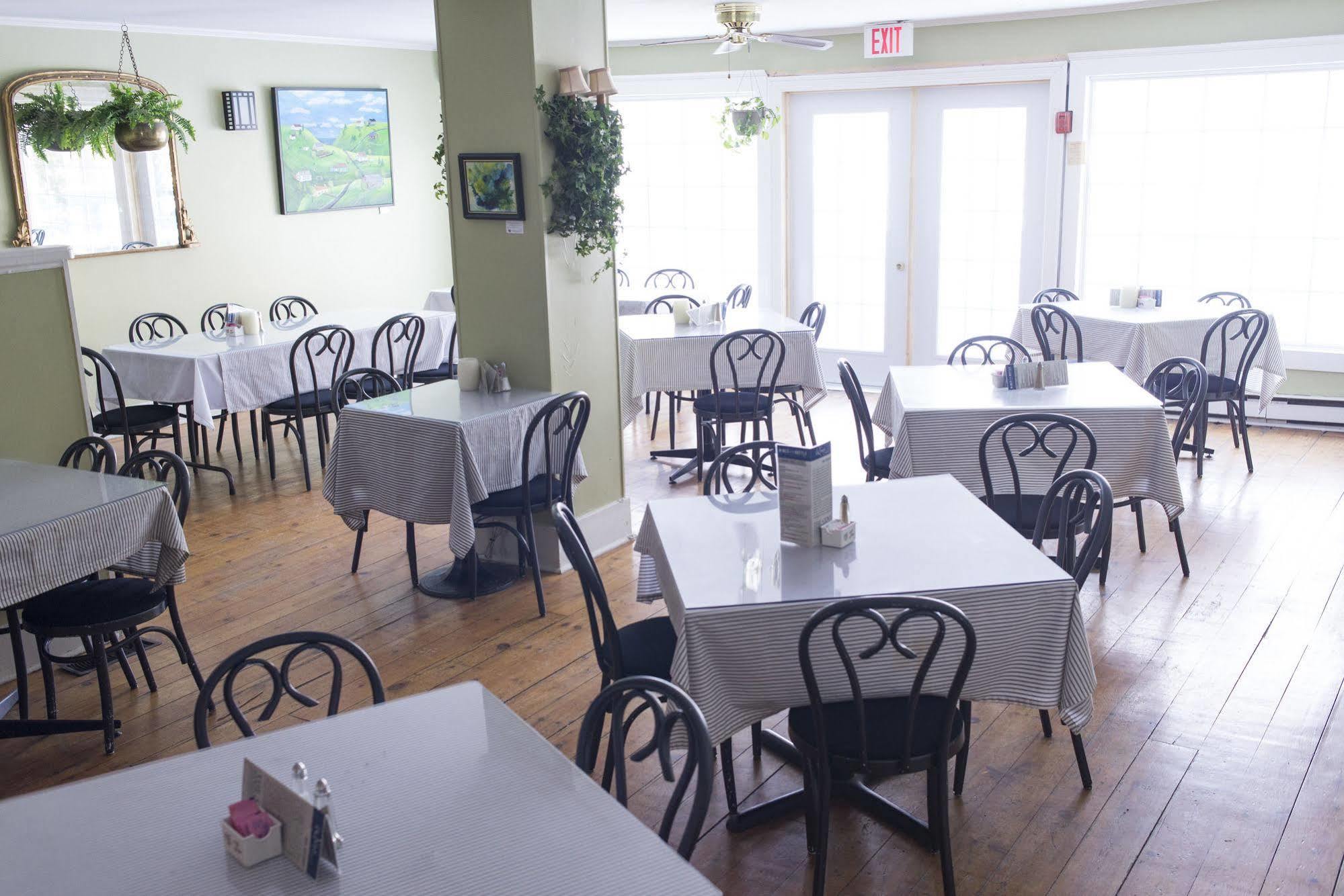 The Cove Inn Westport Exterior foto